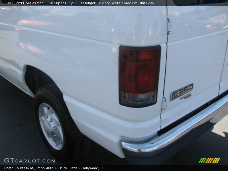 Oxford White / Medium Flint Grey 2007 Ford E Series Van E350 Super Duty XL Passenger
