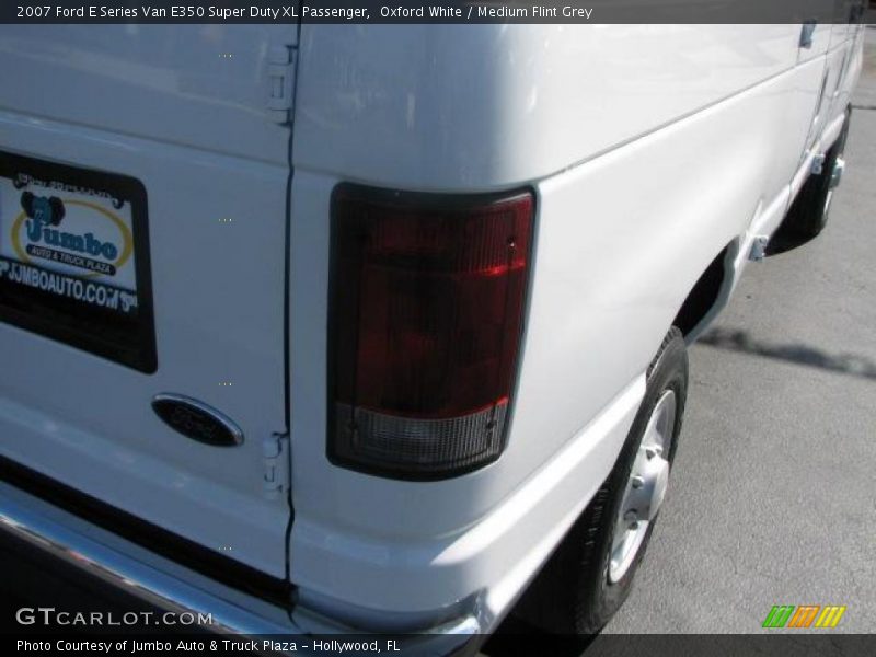 Oxford White / Medium Flint Grey 2007 Ford E Series Van E350 Super Duty XL Passenger
