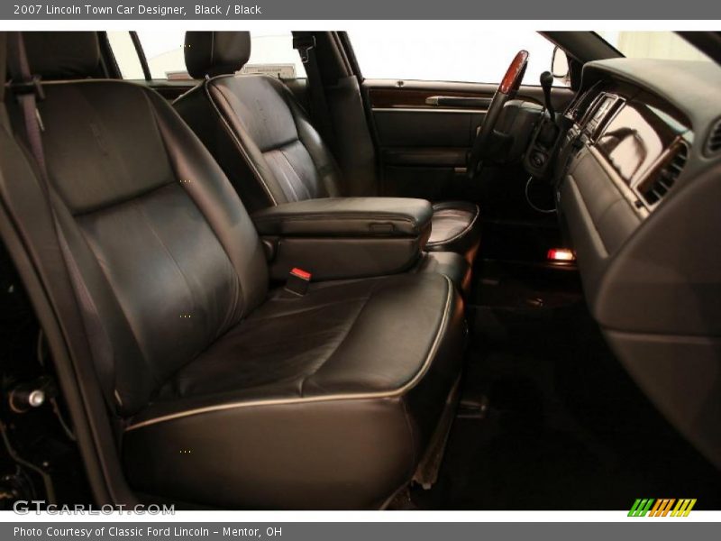  2007 Town Car Designer Black Interior