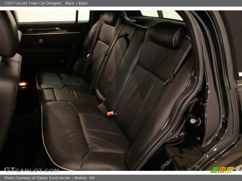 Black / Black 2007 Lincoln Town Car Designer