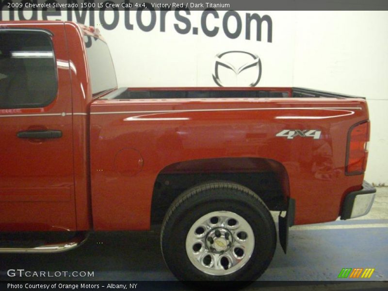 Victory Red / Dark Titanium 2009 Chevrolet Silverado 1500 LS Crew Cab 4x4