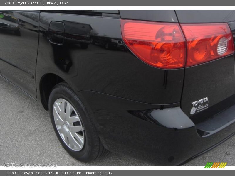 Black / Fawn 2008 Toyota Sienna LE