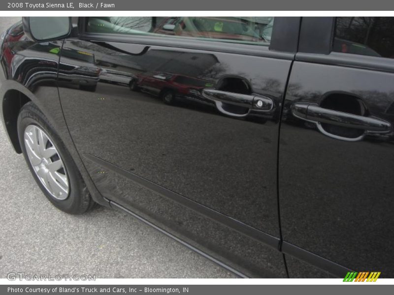 Black / Fawn 2008 Toyota Sienna LE