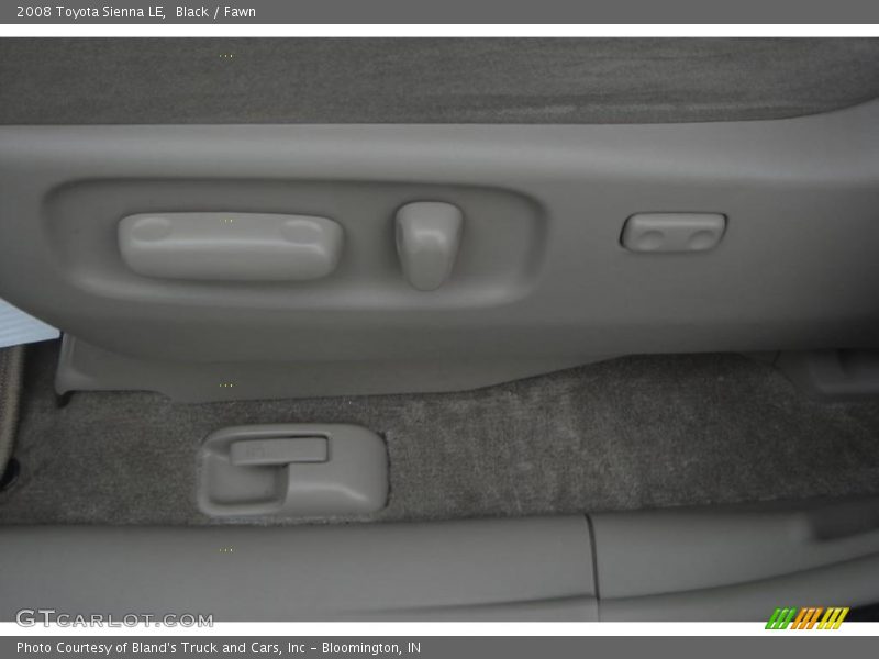 Black / Fawn 2008 Toyota Sienna LE