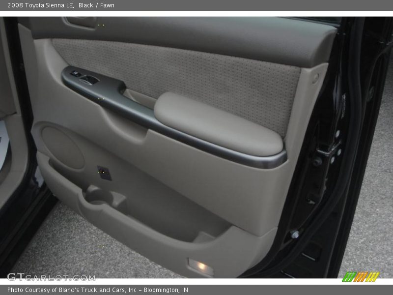 Black / Fawn 2008 Toyota Sienna LE
