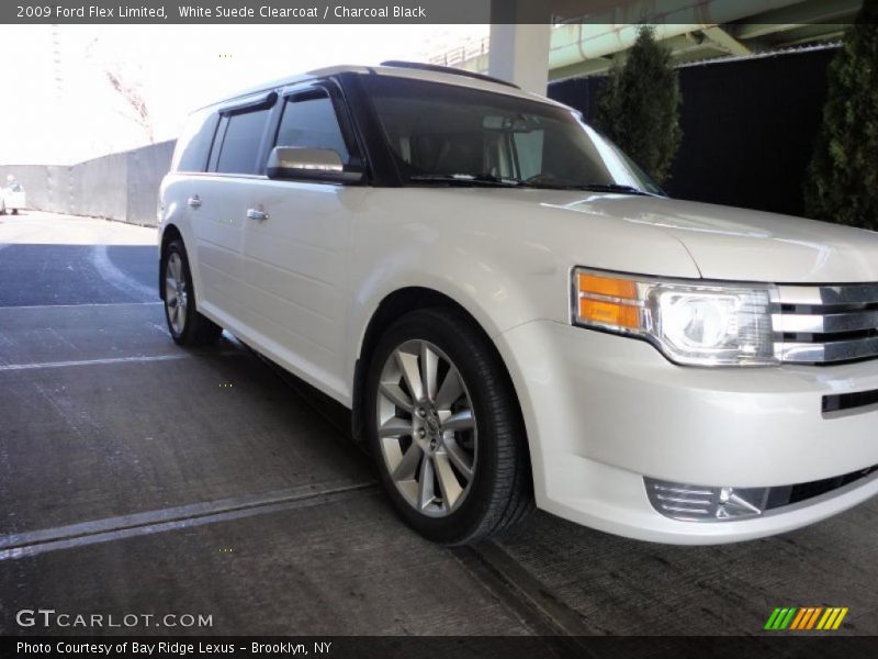 White Suede Clearcoat / Charcoal Black 2009 Ford Flex Limited