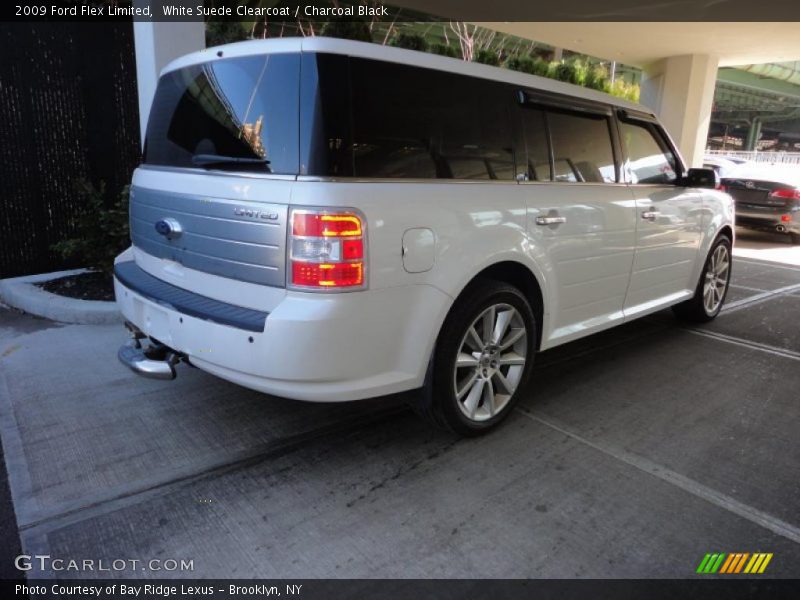 White Suede Clearcoat / Charcoal Black 2009 Ford Flex Limited