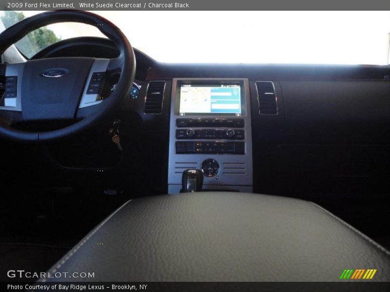 White Suede Clearcoat / Charcoal Black 2009 Ford Flex Limited