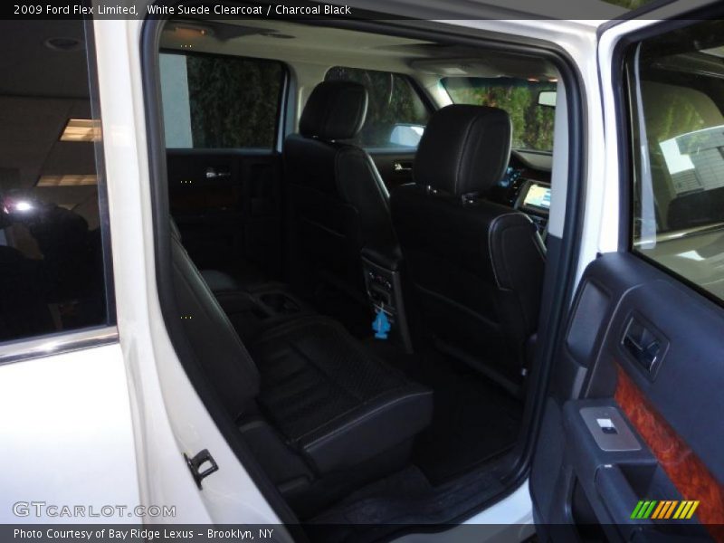 White Suede Clearcoat / Charcoal Black 2009 Ford Flex Limited