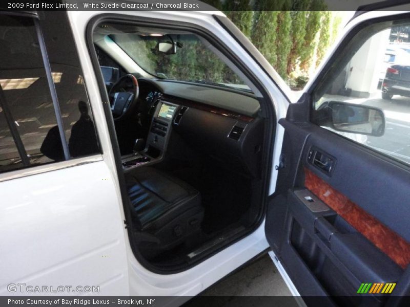 White Suede Clearcoat / Charcoal Black 2009 Ford Flex Limited