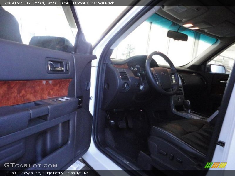 White Suede Clearcoat / Charcoal Black 2009 Ford Flex Limited