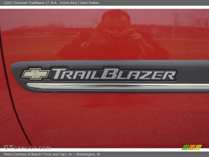Victory Red / Dark Pewter 2002 Chevrolet TrailBlazer LT 4x4
