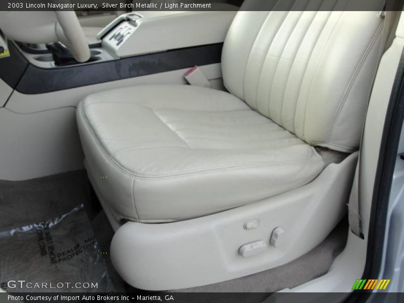 Silver Birch Metallic / Light Parchment 2003 Lincoln Navigator Luxury