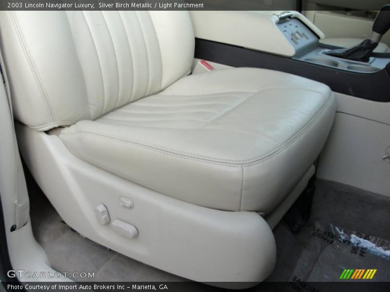 Silver Birch Metallic / Light Parchment 2003 Lincoln Navigator Luxury