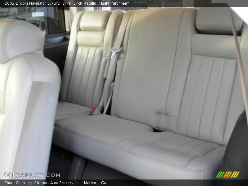 Silver Birch Metallic / Light Parchment 2003 Lincoln Navigator Luxury