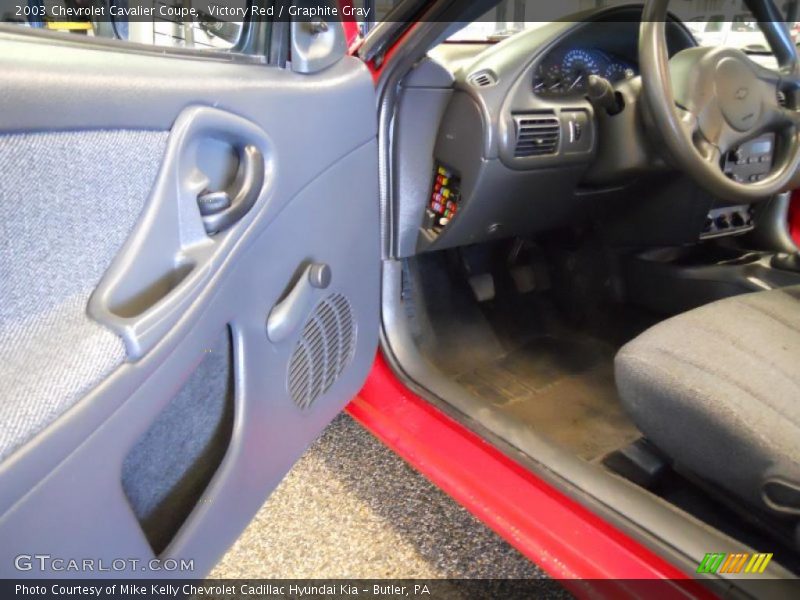 Victory Red / Graphite Gray 2003 Chevrolet Cavalier Coupe