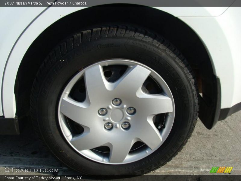Fresh Powder / Charcoal 2007 Nissan Versa S