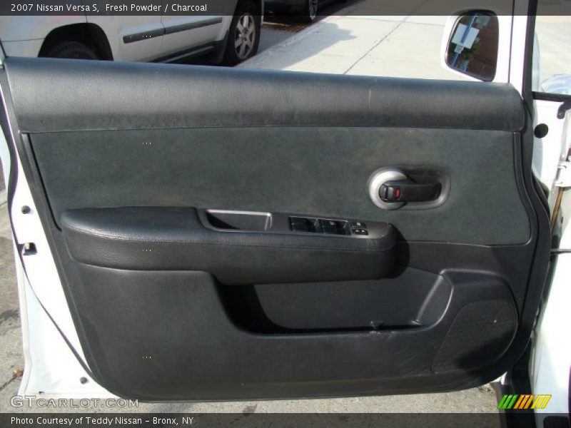 Fresh Powder / Charcoal 2007 Nissan Versa S