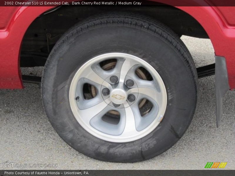 Dark Cherry Red Metallic / Medium Gray 2002 Chevrolet S10 LS Extended Cab