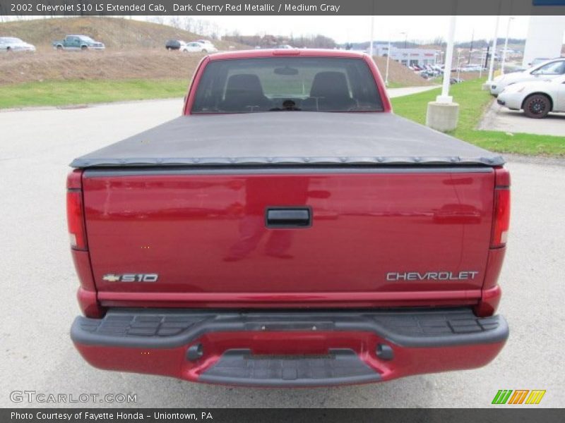 Dark Cherry Red Metallic / Medium Gray 2002 Chevrolet S10 LS Extended Cab