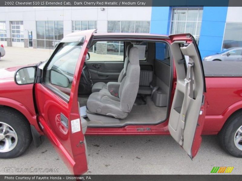 Dark Cherry Red Metallic / Medium Gray 2002 Chevrolet S10 LS Extended Cab