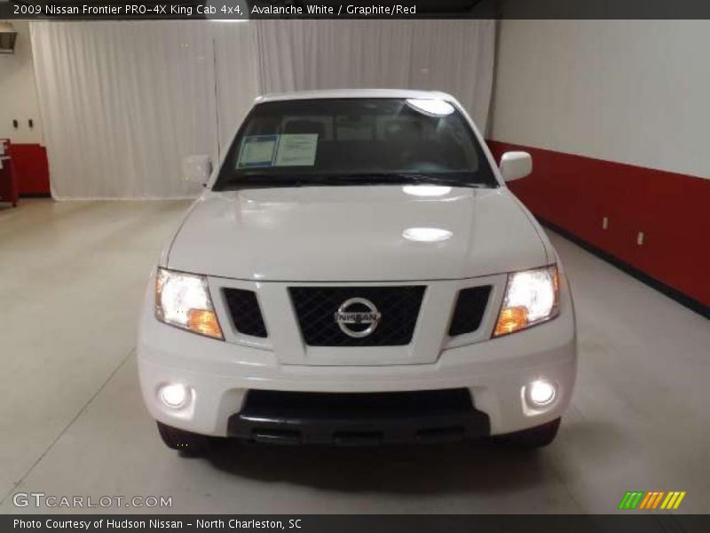 Avalanche White / Graphite/Red 2009 Nissan Frontier PRO-4X King Cab 4x4