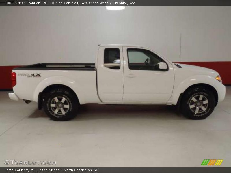 Avalanche White / Graphite/Red 2009 Nissan Frontier PRO-4X King Cab 4x4