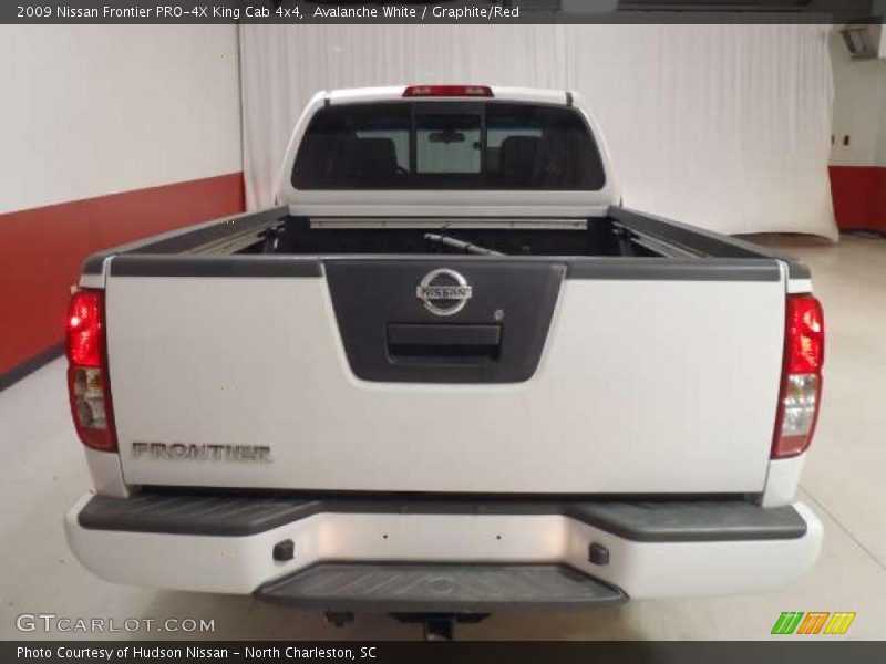 Avalanche White / Graphite/Red 2009 Nissan Frontier PRO-4X King Cab 4x4