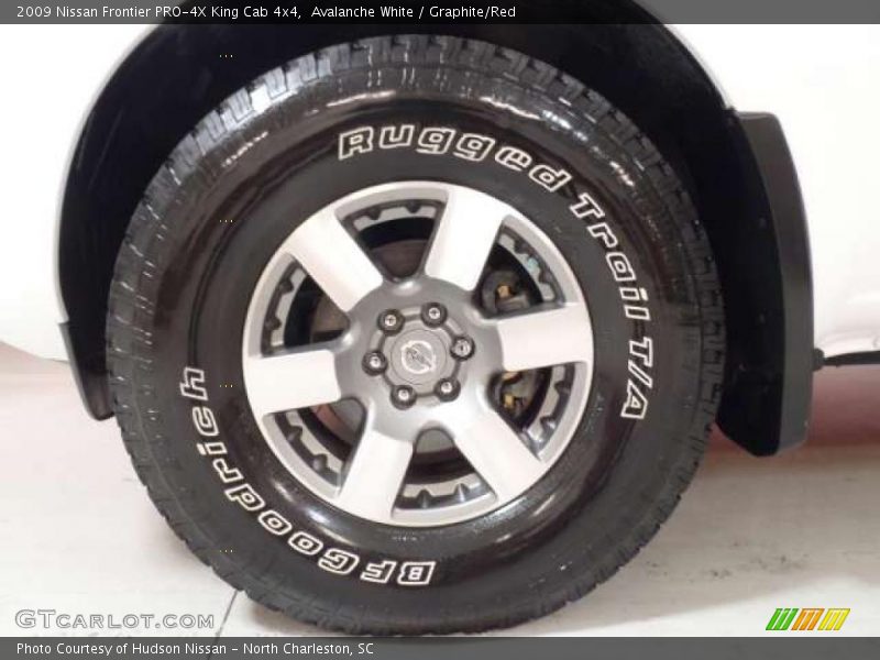 Avalanche White / Graphite/Red 2009 Nissan Frontier PRO-4X King Cab 4x4