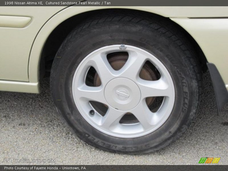 Cultured Sandstone Pearl Metallic / Tan 1998 Nissan Altima XE