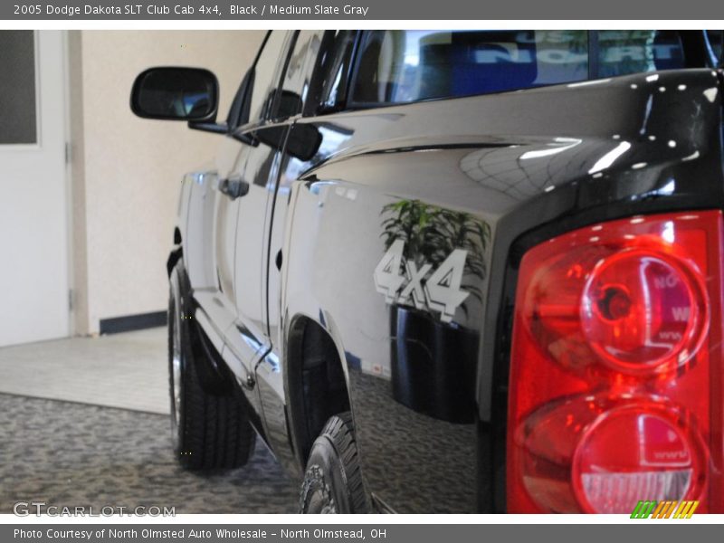 Black / Medium Slate Gray 2005 Dodge Dakota SLT Club Cab 4x4