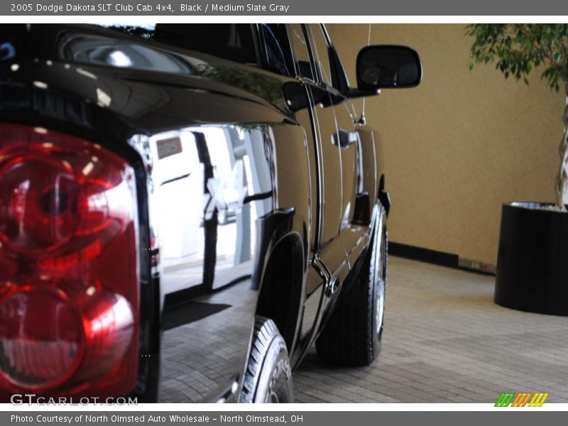 Black / Medium Slate Gray 2005 Dodge Dakota SLT Club Cab 4x4