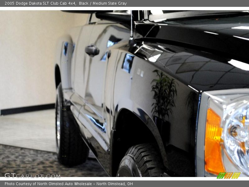 Black / Medium Slate Gray 2005 Dodge Dakota SLT Club Cab 4x4