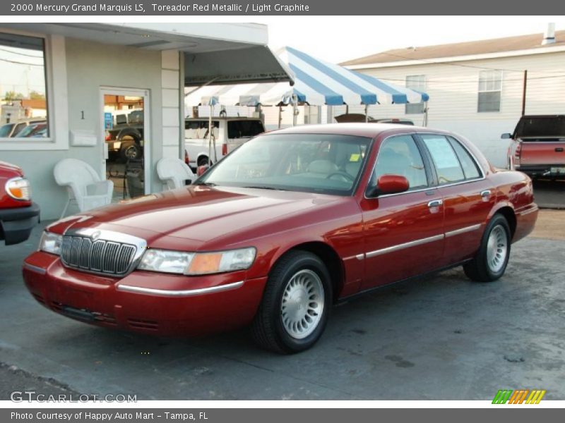 Front 3/4 View of 2000 Grand Marquis LS