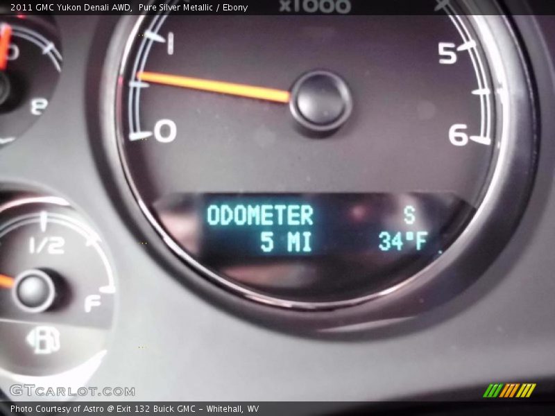 Pure Silver Metallic / Ebony 2011 GMC Yukon Denali AWD