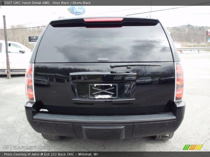 Onyx Black / Ebony Black 2007 GMC Yukon Denali AWD