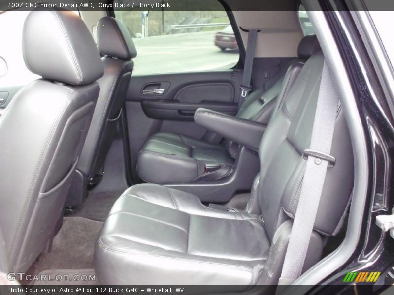 Onyx Black / Ebony Black 2007 GMC Yukon Denali AWD