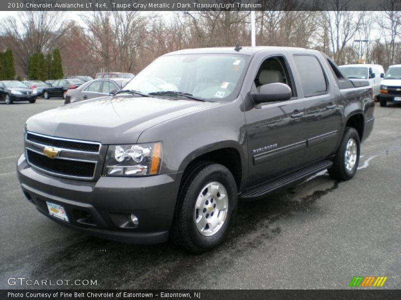 Front 3/4 View of 2010 Avalanche LT 4x4
