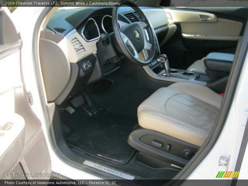 Summit White / Cashmere/Ebony 2009 Chevrolet Traverse LTZ