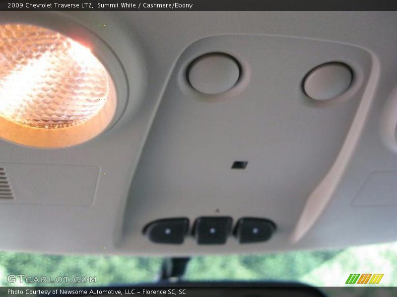 Summit White / Cashmere/Ebony 2009 Chevrolet Traverse LTZ