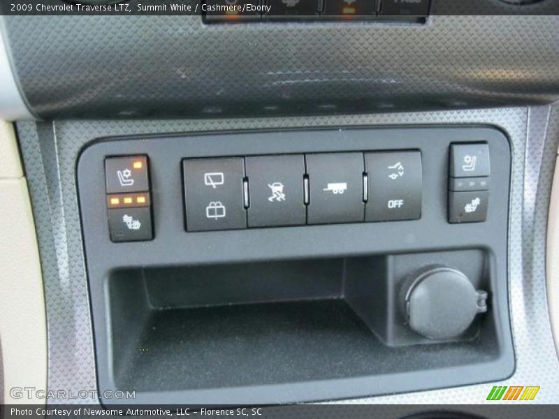Summit White / Cashmere/Ebony 2009 Chevrolet Traverse LTZ
