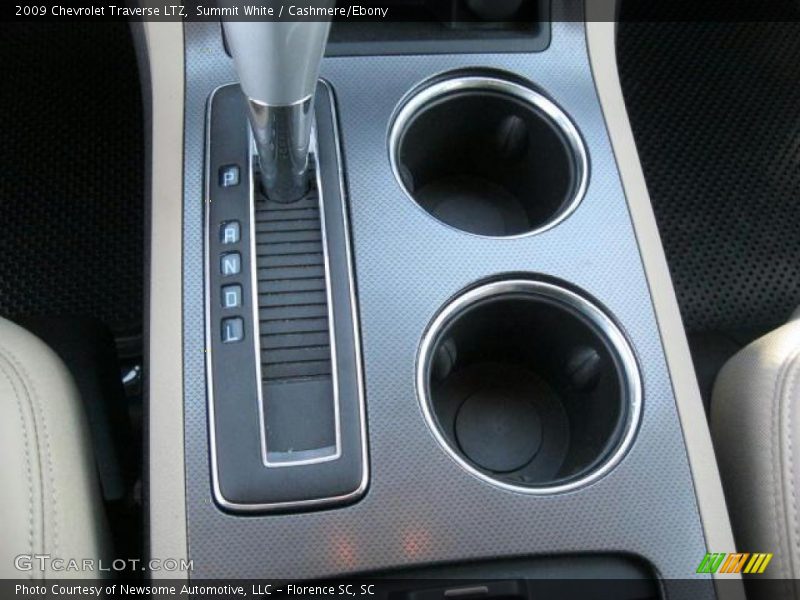Summit White / Cashmere/Ebony 2009 Chevrolet Traverse LTZ