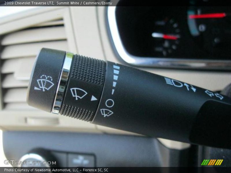 Summit White / Cashmere/Ebony 2009 Chevrolet Traverse LTZ
