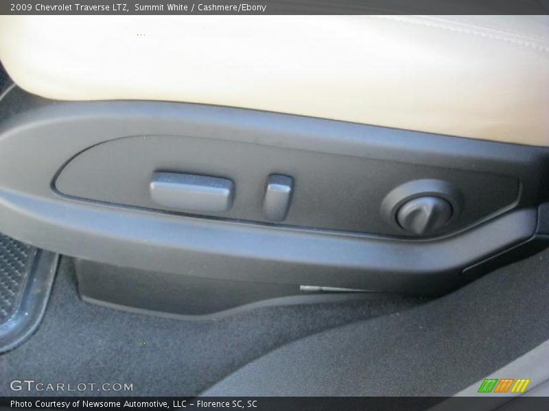 Summit White / Cashmere/Ebony 2009 Chevrolet Traverse LTZ