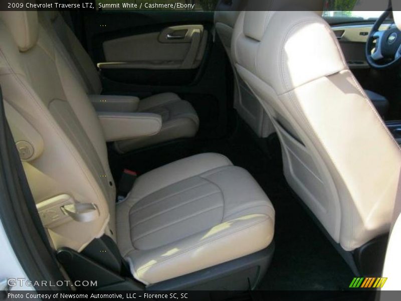 Summit White / Cashmere/Ebony 2009 Chevrolet Traverse LTZ