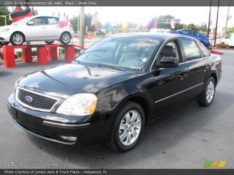 Front 3/4 View of 2005 Five Hundred SEL AWD
