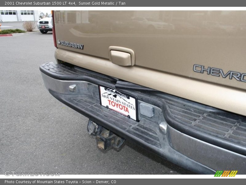 Sunset Gold Metallic / Tan 2001 Chevrolet Suburban 1500 LT 4x4
