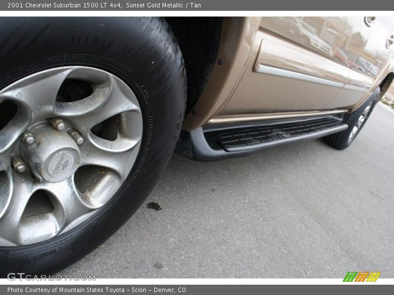 Sunset Gold Metallic / Tan 2001 Chevrolet Suburban 1500 LT 4x4