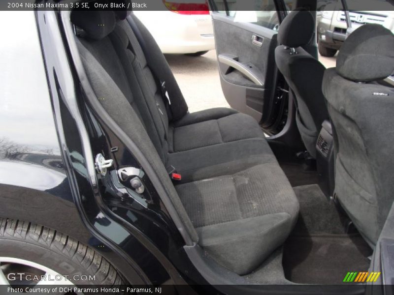 Onyx Black / Black 2004 Nissan Maxima 3.5 SE