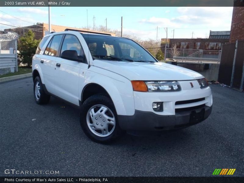 White / Gray 2003 Saturn VUE AWD
